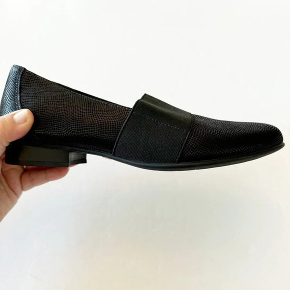 Clarks Unstructured Un Blush Lo Black Loafers Women’s Size 7 Wide Textured Look - Picture 2 of 12